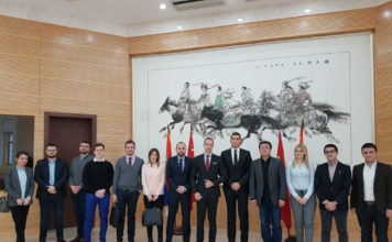 Članovi Centra u ambasadi NR Kine