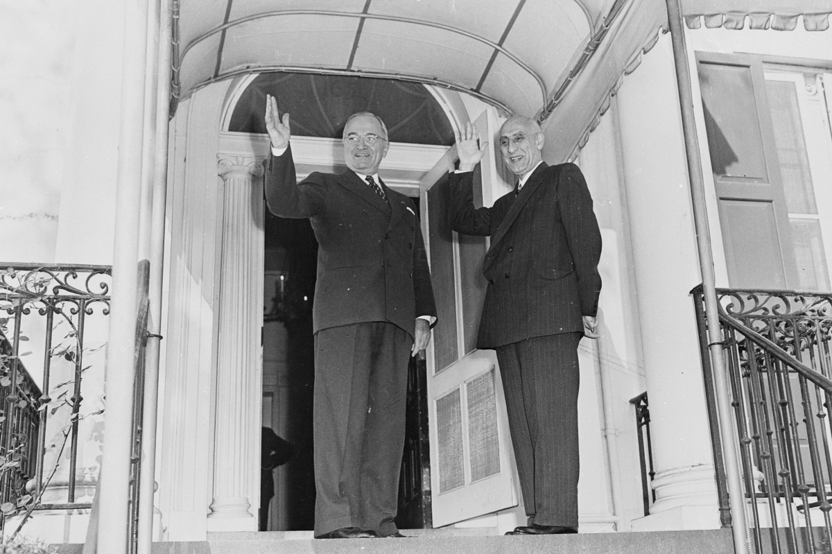 Predsednik SAD Hari Truman i premijer Irana Mohamed Mosadik na sastanku, 23. oktobar 1951. (Foto: Wikipedia)