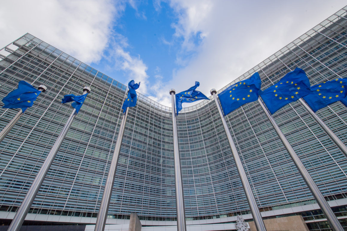 Zastave Evropske unije se vijore ispred zgrade Evropske komisije u Briselu (Foto: Mauro Bottaro/European Union)