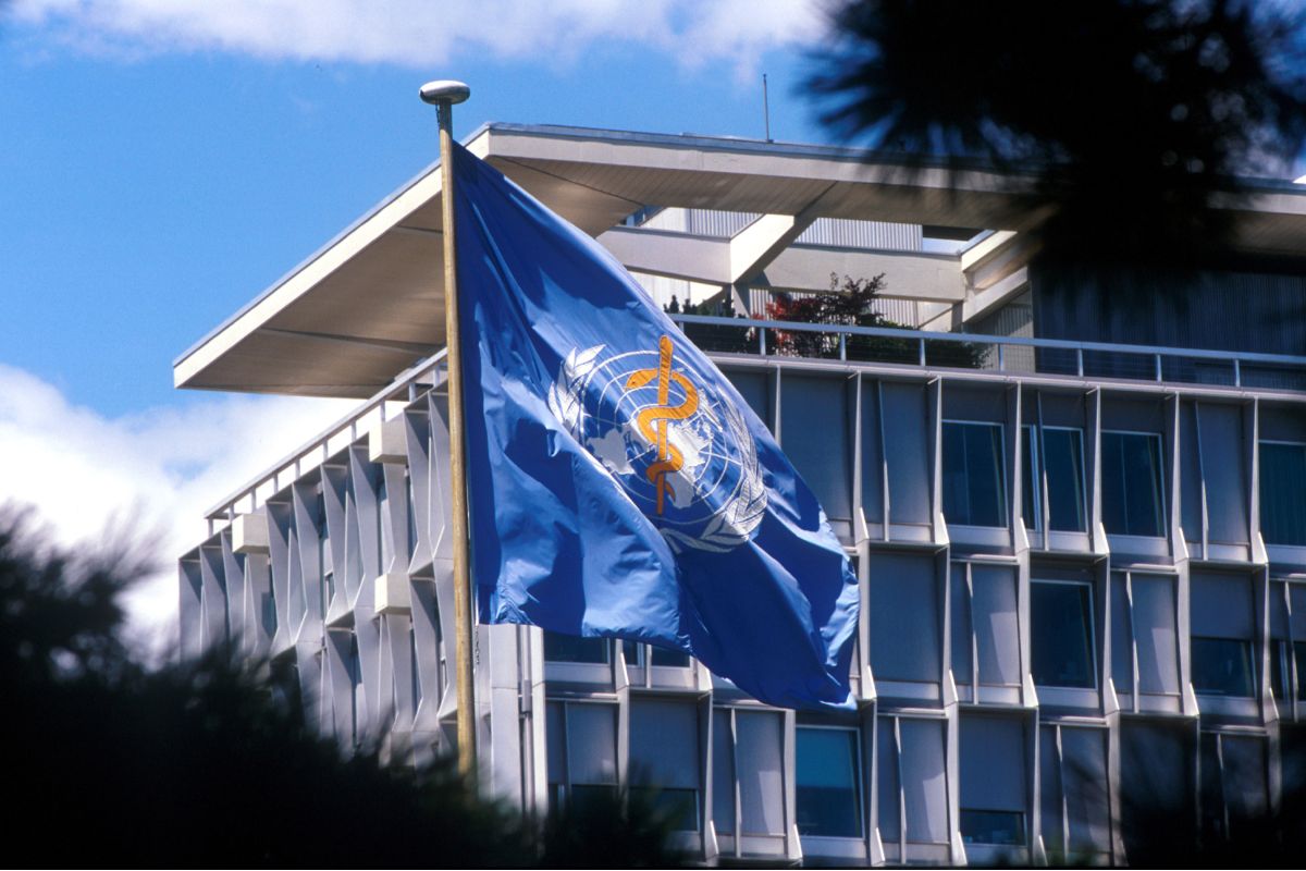 Zastava Svetske zdravstvene organizacije ispred njenog sedišta u Ženevi (Foto: who.int)