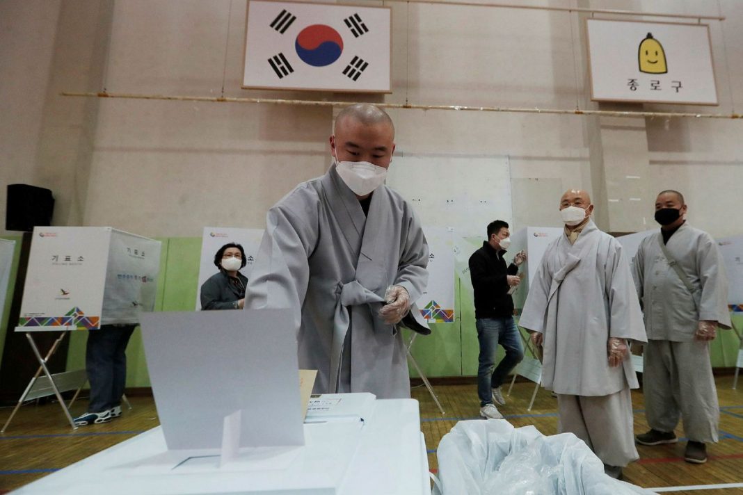 Kako je Južna Koreja uspela da održi izbore usred pandemije?