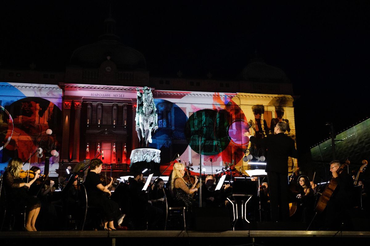 Koncert u okviru programa „Pozorište na trgu – Portal ka vekovima“ ispred spomenika Knezu Mihailu (Foto: Tanjug/Andrija Vukelić)