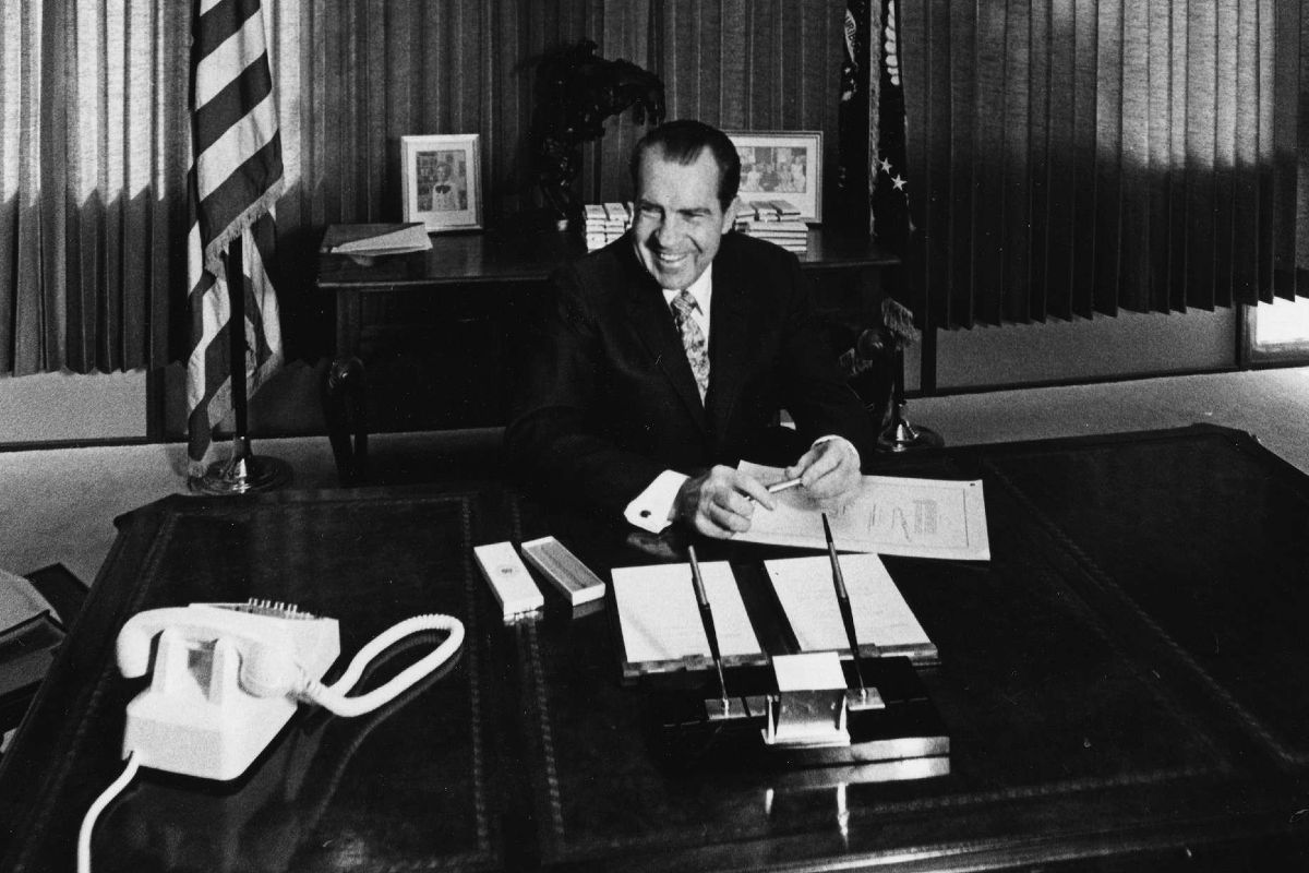 Američki predsednik Ričard Nikson tokom potpisivanja Nacionalnog zakona o zaštiti životne sredine iz 1969. godine u Beloj kući, Vašington, 01. januar 1970. (Foto: White House Photo Office Collection/Nixon Administration)