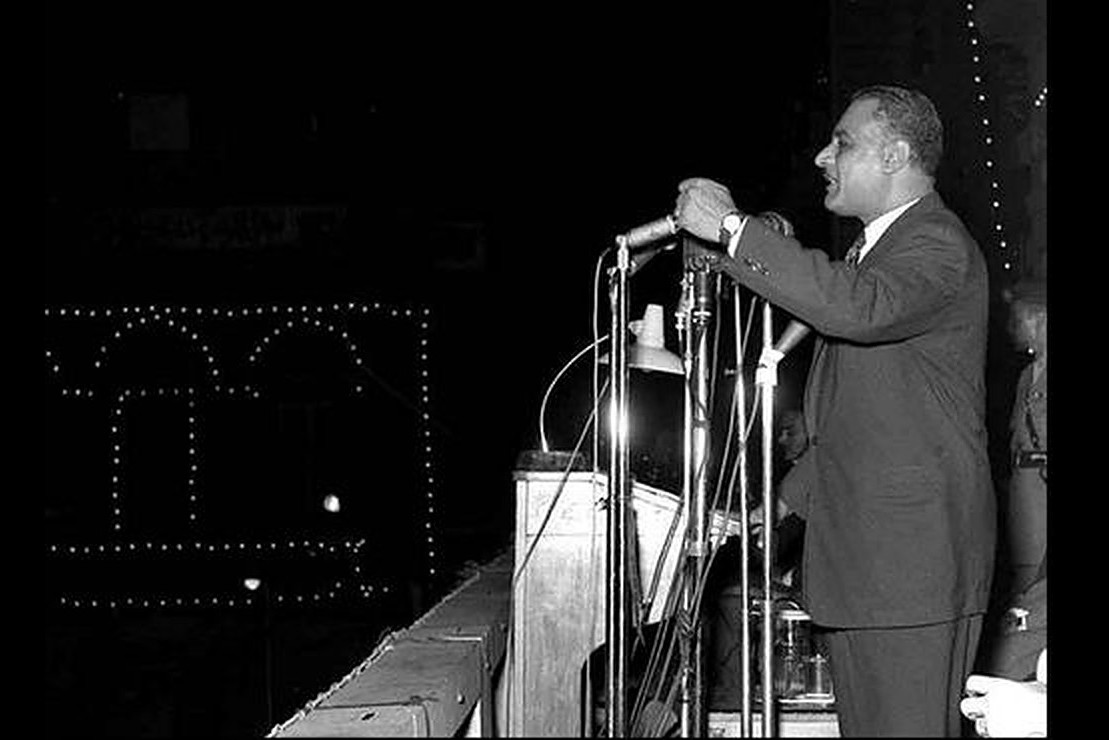 Predsednik Egipta Gamal Abdel Naser tokom govora u Aleksandriji gde je najavio nacionalizaciju Sueckog kanala, 29. jul 1956. (Foto: egyptianstreets.com)