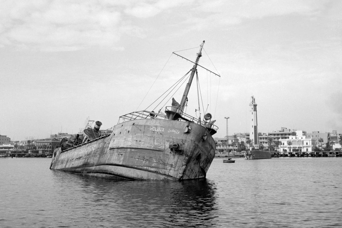 Brod koji su Egipćani potopili kako bi blokirali Suecki kanal negde u blizini Port Saida, 11. novembar 1956. (Foto: AFP)