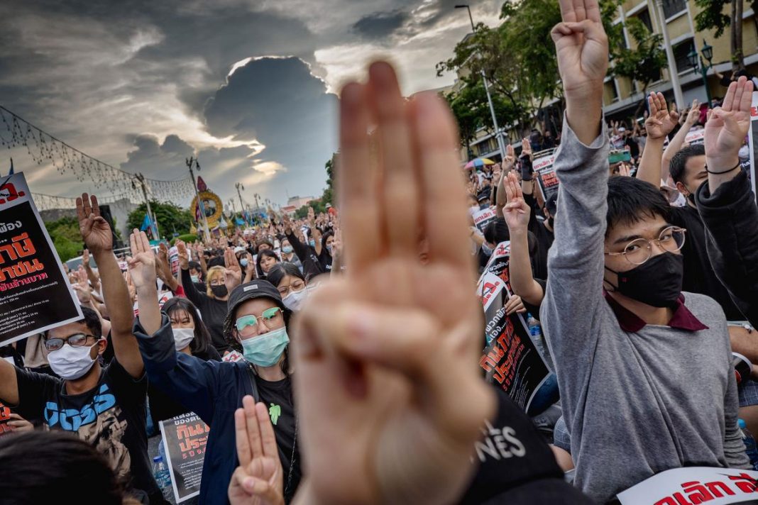 Protesti na Tajlandu u doba pandemije COVID-19